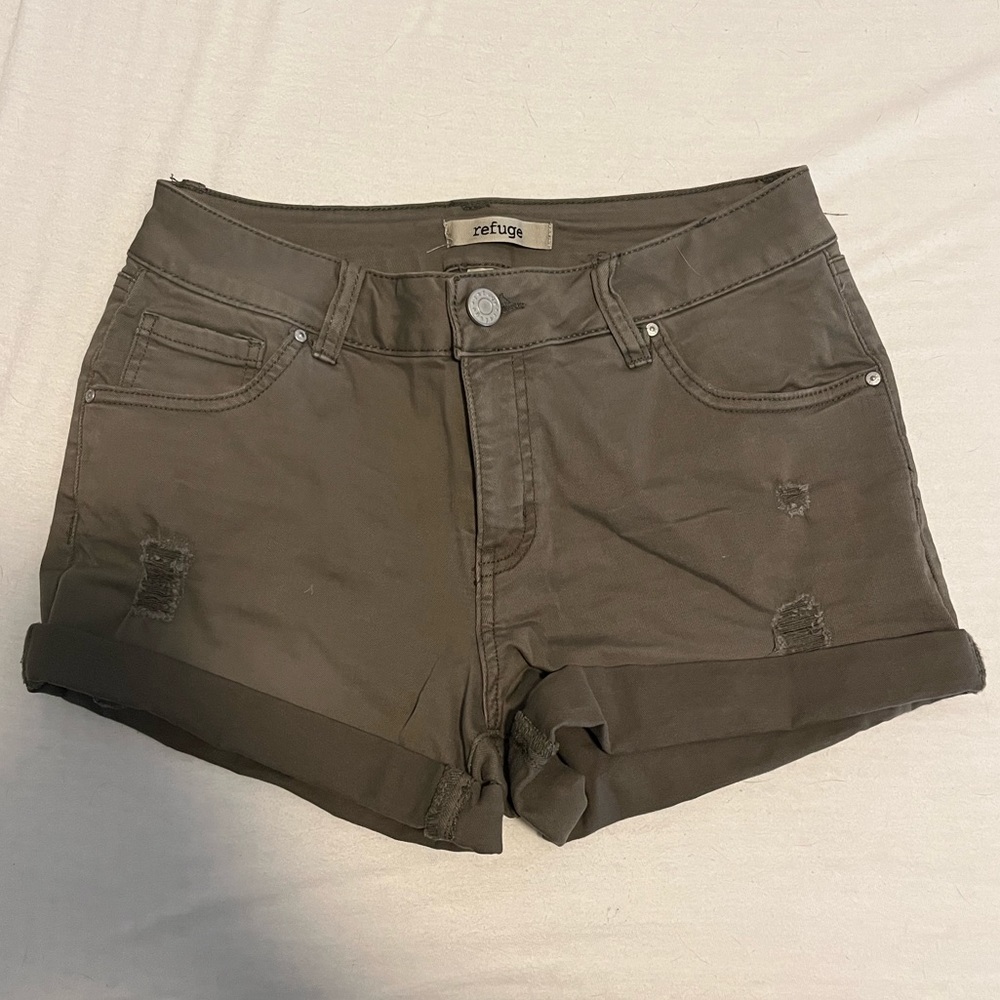 Refuge Size 4 Army Green shorts